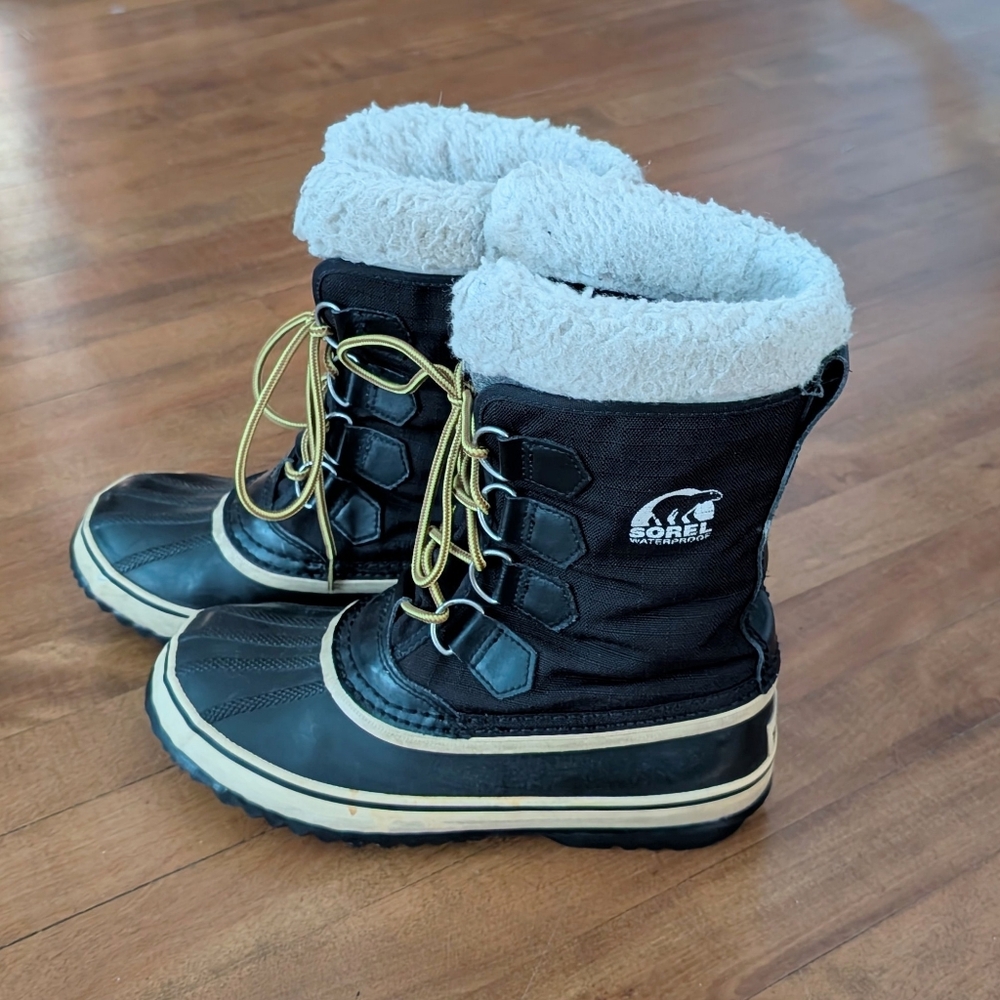 Black Sorel Winter Boots, women's size 7 (EU 38)